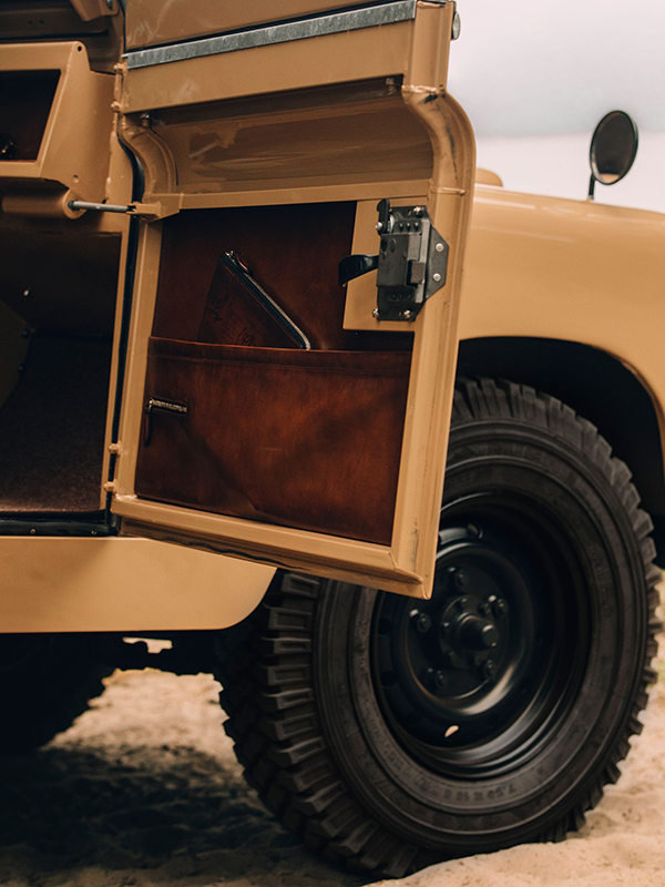 علامة بيرلوتي تضع بصمتها الخاصة على سيارة لاند روفر